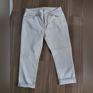 Jennifer Lopez Gray Relaxed Jeans with Classic Style